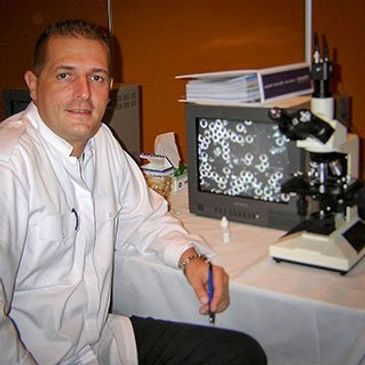 Dirk performing live blood analysis